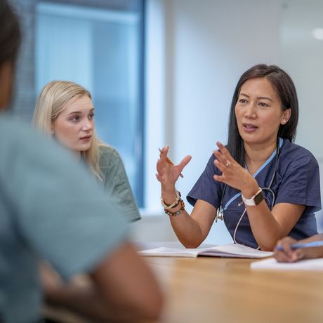 nurse-talking-to-students