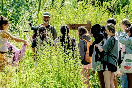 lisbon_summer_students-learning-about-birds-that-inhabit-in-lagoa-pequena.jpg