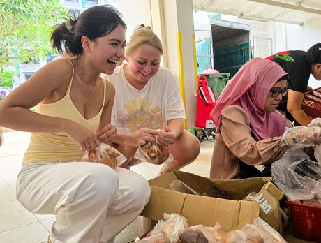 singapore-students-packing-food-for-elderly.jpg