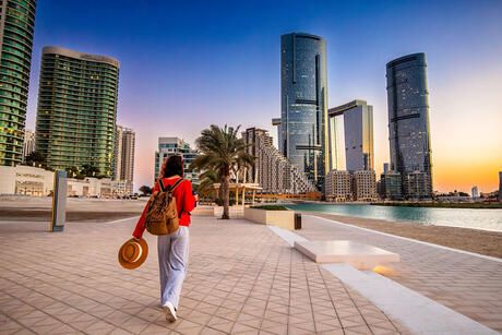 abu-dhabi-woman-backpack-walking-reem-island