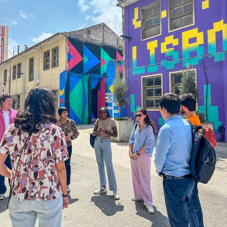 lisbon-students-outside-startup-site