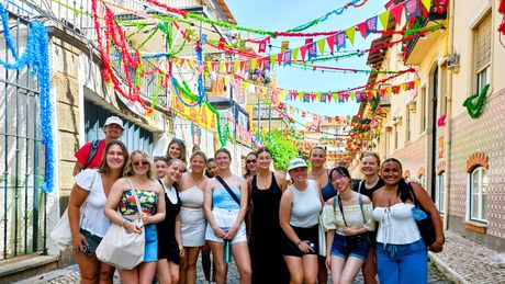 lisbon-large-student-group-city-tour-street-flags
