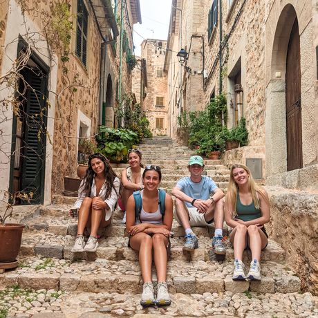 palma-five-students-posing-fornalutx-stairs