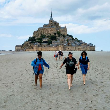 rennes-sifl-students-walking-sand-mont-saint-michel