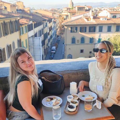 florence-meals-two-female-students-eating-lunch-rooftop-terrace