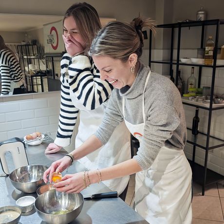 florence-two-female-students-making-tiramisu