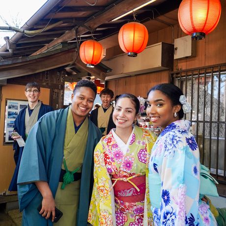 tokyo-four-students-kimonos-kawagoe-trip