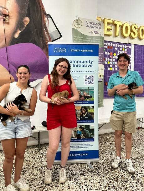 CIEE students volunteering in Alicante