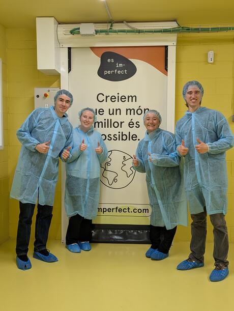 CIEE students volunteer in Barcelona