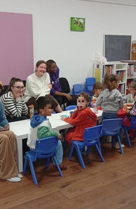 CIEE Florence students volunteering at local school
