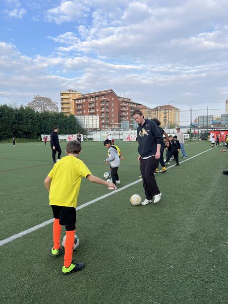 CIEE students volunteering in Milan as coaches