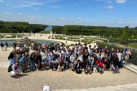 hssa-paris-students-at-versailles.jpg