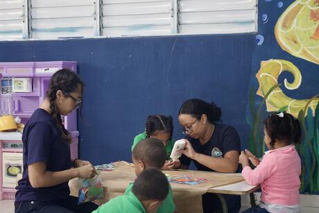 CIEE students volunteering at elementary school in Santiago de los Caballeros