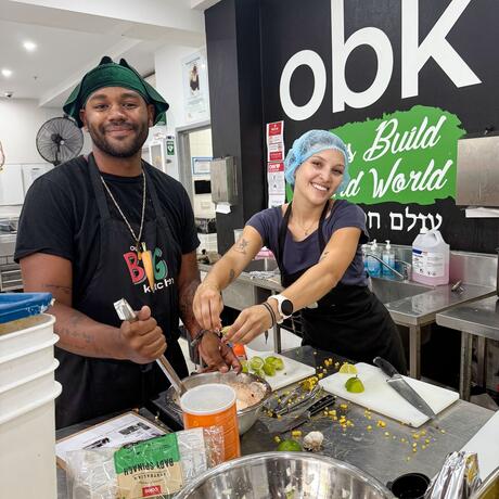 sydney-ccii-students-volunteering-our-big-kitchen