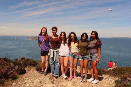hssa-dublin-students-in-howth.JPG