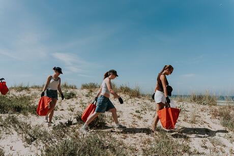 lisbon-students-beach-clean-up