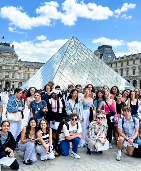 hssa-paris-student-group-louvre-pyramid