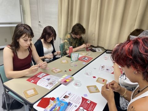 Students working on their Tsumami-zaiku flowers