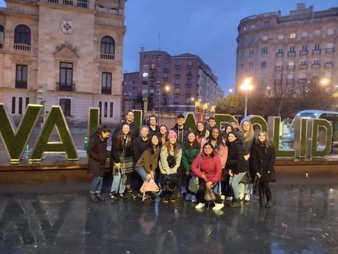 volunteers smiling in valladolid