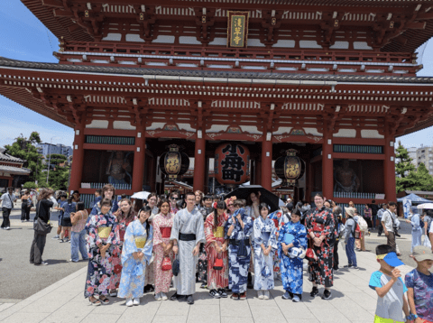 students in front of the main sensoji temple in asakusa tokyo