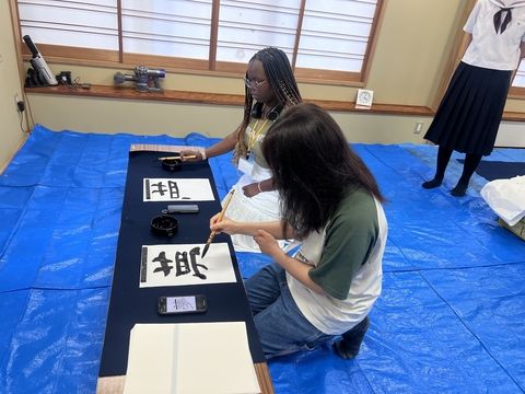 CIEE Students participating in club activities (calligraphy)