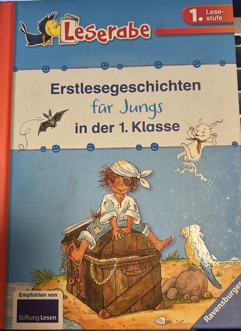 Hanna reads a German children's book.