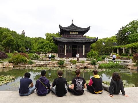 Group photo of students in Shanghai beside temple