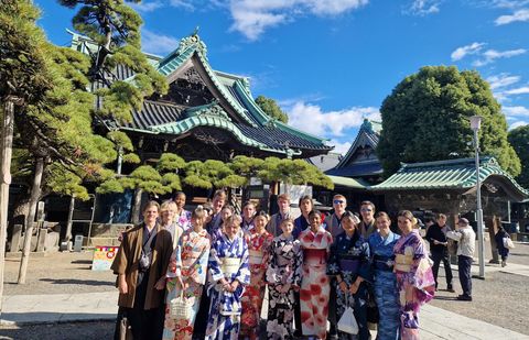 tokyo students abroad kimonos temple trip