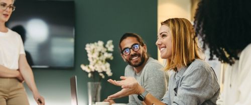 employees in usa meeting together