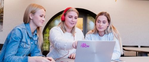 girls search for internship online with ciee