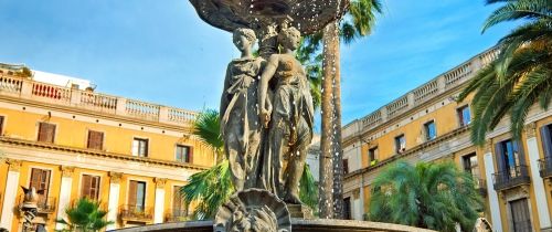 barcelona fountain plaza famous