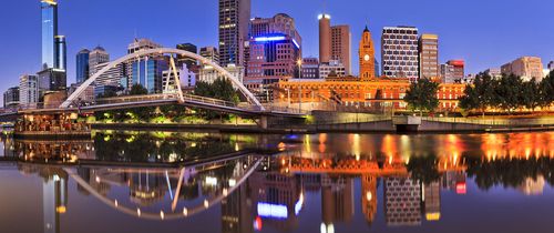 melbourne city street at night