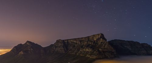 cape-town-starry-night-over-table-mountain