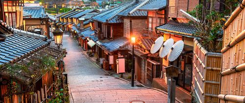 kyoto-japan-empty-streets.jpg