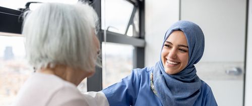 rabat-muslim-nurse-talking-patient