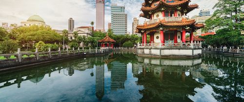 taipei-taiwan-temple-over-water.jpg