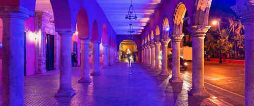 merida-plaza-grande-night-blue-light