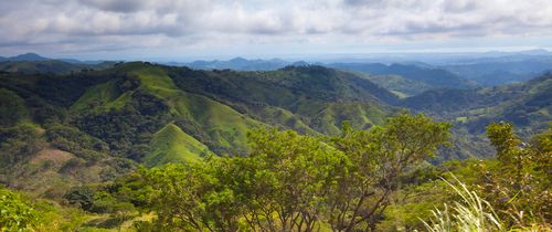 mountains-covered-by-untouched-rain-forests-in-the-puntarenas-district.jpg