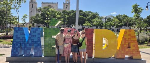 yucatan_merida-sign-located-at-downtown-main-square.jpg