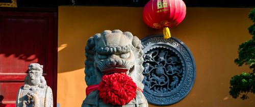 shanghai-imperial-garden-lion-statue