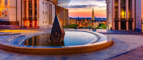 brussels-city-hall-sculpture-sunset