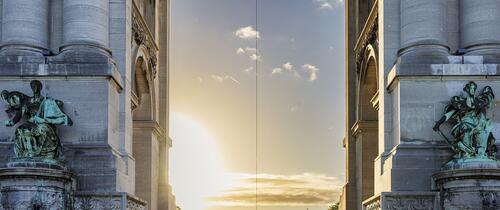 brussels-triumphal-arch-statues-sunset
