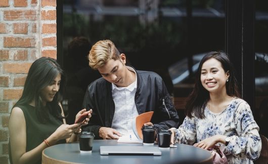 employees in us meeting