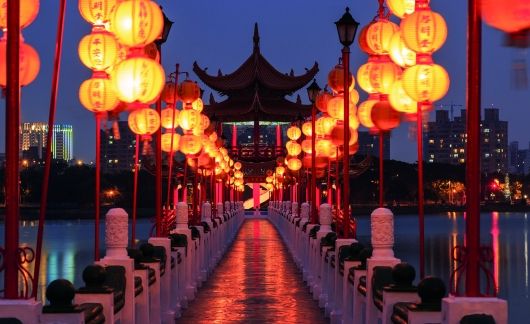 taipei lantern bridge night