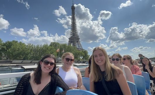 paris students study abroad boat cruise