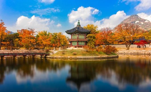 temple and lake in seoul south korea