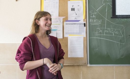 Student in Seville volunteering in a classroom