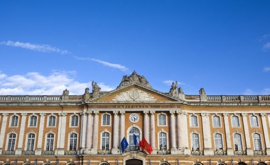 toulouse building sunny day