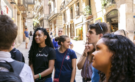 student tour excursion around barcelona city