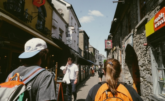 dublin student tour around dublin streets